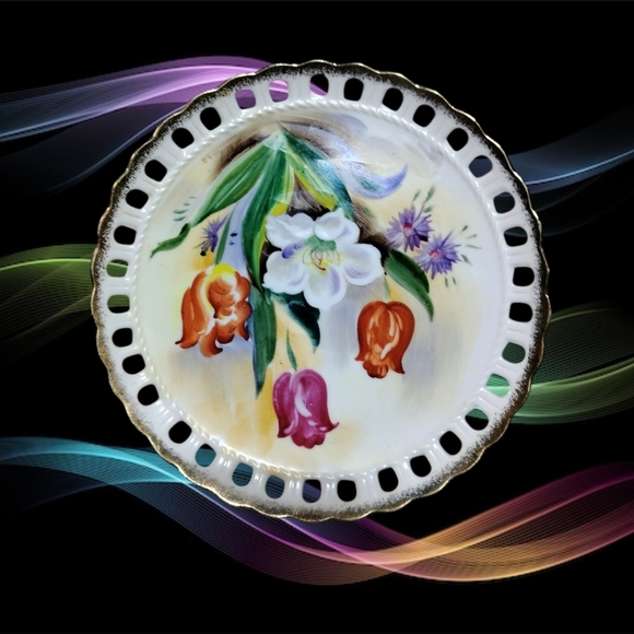 👣4/$20.  Hand Painted and Signed Wall Decor Plates from 1940s-60s - Picture 13 of 16